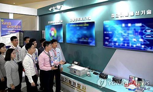 지난해 평양에서 열린 북러 정보기술(IT)제품 전시회 (평양 조선중앙통신=연합뉴스) [국내에서만 사용가능. 재배포 금지. For Use Only in the Republic of Korea. No Redistribution]
    nkphoto@yna.co.kr