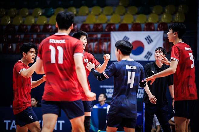 핀란드와 7-8위 결정전에 나선 한국 U-19 남자배구 대표팀 선수들 [FIVB 홈피 캡처. 재판매 및 DB 금지]