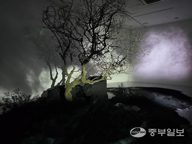 수무와 녹음의 작품 '다중정원: 김홍도의 여름을 지나며'. 이준도기자