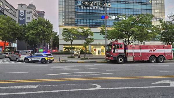 4일 오후 6시52분께 광주 서구 치평동의 한 7층 건물에서 화재가 발생했다. 독자 제공