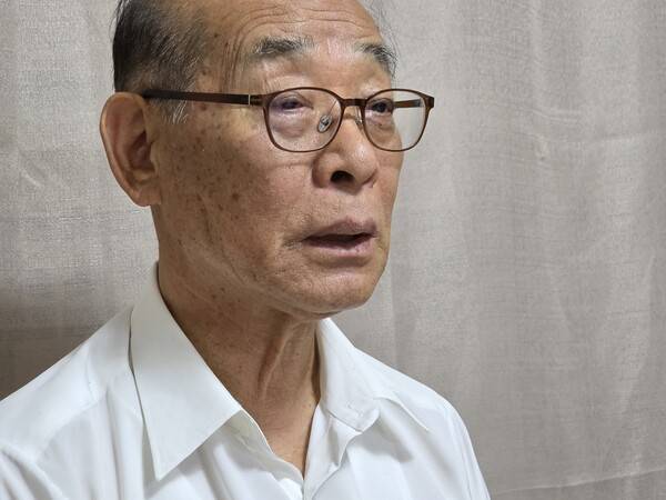 김영만 열린사회희망연대 상임고문이 지난 1일 오후 창원 마산합포구 오동동 열린사회희망연대 사무실에서 인터뷰하고 있다. /최석환 기자