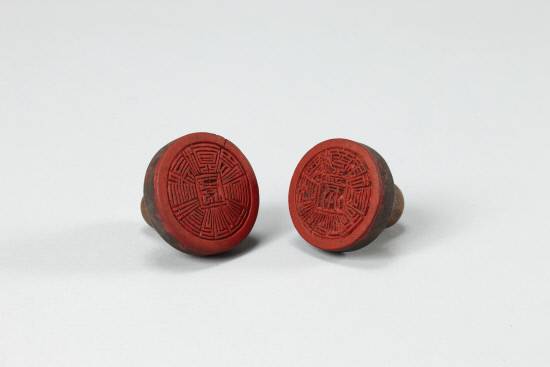 진주 상리국 임소 반수표(좌측)와 진주 상리국 임소 접장표 인장. 소장=국립진주박물관