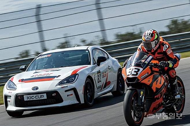 전남도와 코리아모빌리티그룹은 경기장 활성화 등을 위해 지난 6월 '2025 KIC-컵 투어링카 레이스'를 개최했다. 가족형 복합문화축제를 내건 당시 행사에 총 6개 종목 110대 차량이 참가해 기량을 뽐냈다.   전남도 제공