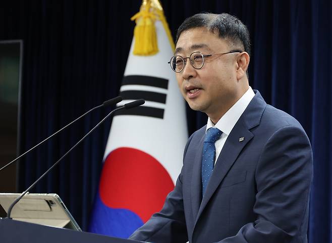 '독자 AI 파운데이션 모델' 선정 5개 정예팀을 발표하고 있는 송상훈 과학기술정보통신부 정보통신정책실장. (사진출처 : 뉴시스)