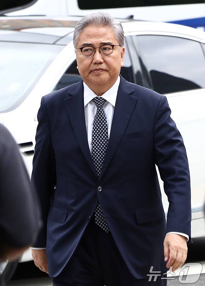 박진 전 외교부 장관이 4일 오후 서울 종로구 김건희 특검팀(특별검사 민중기) 사무실에서 윤석열 전 대통령 부부의 우크라이나 순방 관련 조사를 받기 위해 출석하고 있다. 2025.8.4/뉴스1 ⓒ News1 김민지 기자
