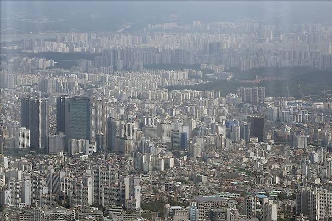 지역 내 산업단지 인근에 위치한 단지들의 아파트값이 높은 수준을 유지하고 있는 것으로 파악된다. 직주근접 입지와 생활 인프라 형성에 따라 주거 선호도가 높아지면서 시세 상승에 영향을 미치고 있어서다.ⓒ데일리안 임정희 기자