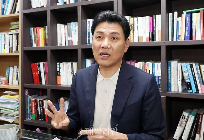 엄경영 시대정신연구소장이 데일리안과 인터뷰를 하고 있다. ⓒ데일리안 홍금표 기자