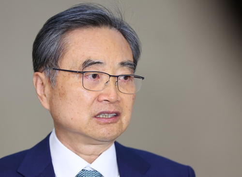 취재진 질문에 답하는 조현 외교부 장관 [연합뉴스 자료사진]