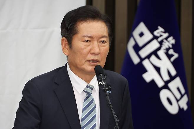 더불어민주당 정청래 신임 대표가 4일 서울 여의도 국회에서 열린 의원총회에서 발언하고 있다. 연합뉴스