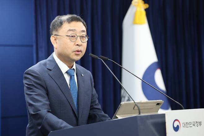 송상훈 과학기술정보통신부 정보통신정책실장이 4일 정부서울청사에서 '독자 AI 파운데이션 모델' 프로젝트 정예팀 선정 결과를 발표하고 있다. 뉴스1