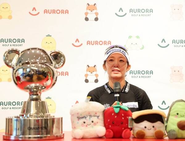 2025년 한국여자프로골프(KLPGA) 투어 상반기 마지막 대회이자, 올해 신설 대회인 오로라월드 레이디스 챔피언십 우승을 차지한 배소현 프로가 우승 인터뷰하는 모습이다. 사진제공=KLPGA