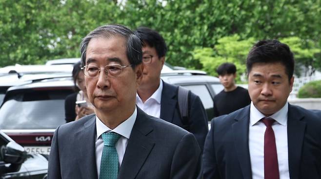 한덕수 전 국무총리가 2일 오전 내란 특검 사무실이 마련된 서울 서초구 서울고등검찰청으로 들어가고 있다. 윤운식 선임기자 yws@hani.co.kr