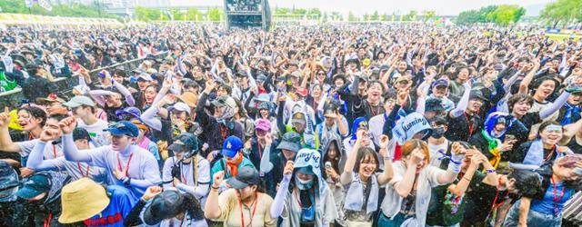 1일 인천 송도달빛축제공원에서 열린 20회 펜타포트락페스티벌에서 관객들이 공연을 즐기고 있다. 인천시 제공