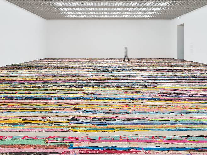 마크 브래드포드가 서울 용산구 아모레퍼시픽미술관에 전시한 ‘떠오른다’(2019). 아모레퍼시픽미술관 제공