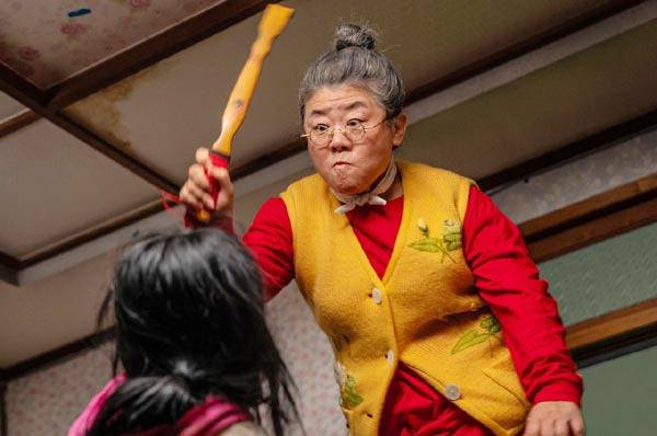 영화 ‘좀비딸’의 한 장면.