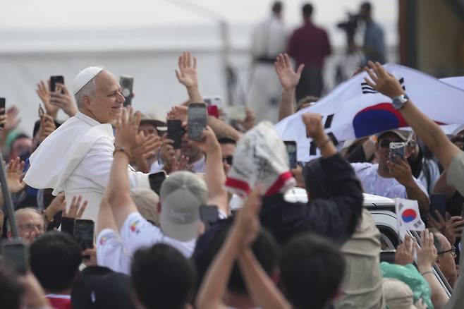 Pope Leo XIV leaves at the end of a Mass with young people participating in the Jubilee of Youth at the Tor Vergata field in Rome, Sunday. (AP-Yonhap)