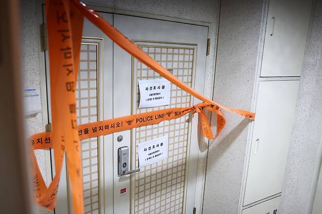 Police tape is put up at the apartment in northern Seoul of a man who allegedly shot his own son on July 20. [YONHAP]