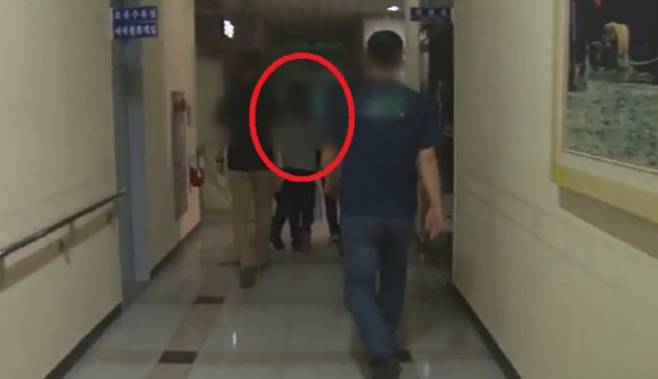 '김해 여고생 살인사건' 피의자가 경찰에 연행되는 모습./사진=YTN 뉴스 화면캡처