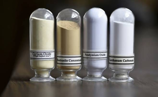 희토류 견본 사진. 왼쪽부터 산화 세륨, 바스트나사이트, 산화 네오디뮴, 탄란 란타넘./로이터=뉴스1
