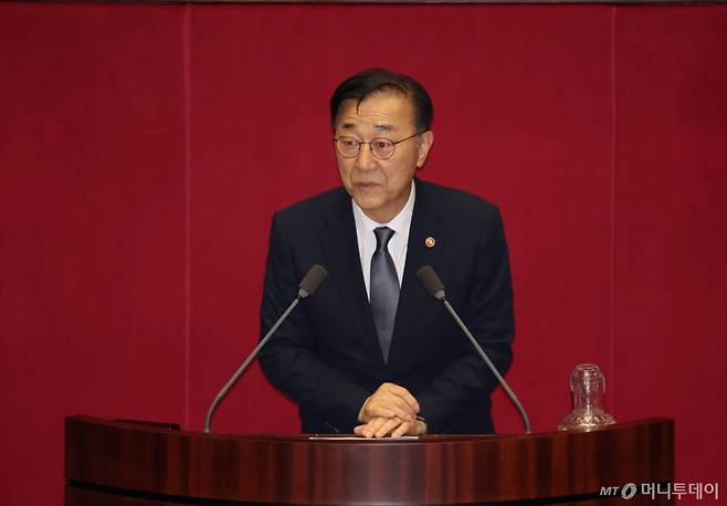 [서울=뉴시스] 김명년 기자 = 김윤덕 국토교통부 장관이 4일 오후 서울 여의도 국회에서 열린 제427회국회(임시회) 제3차 본회의에서 인사말하고 있다. 2025.08.04. kmn@newsis.com /사진=김명년