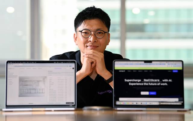 인공지능(AI) 개발을 두고 글로벌 경쟁이 치열하게 전개되고 있는 가운데, 이활석 업스테이지 CTO가 지난 7월 23일 서울 강남구 공유오피스 오렌지플래닛에서 한국의 AI 개발 현주소와 관련 서비스를 소개하고 있다. 윤성호 기자