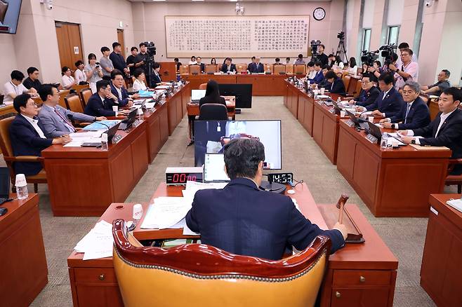 지난 1일 서울 여의도 국회에서 열린 법제사법위원회 전체회의에서 상법 일부개정법률안이 통과되고 있다. [연합]