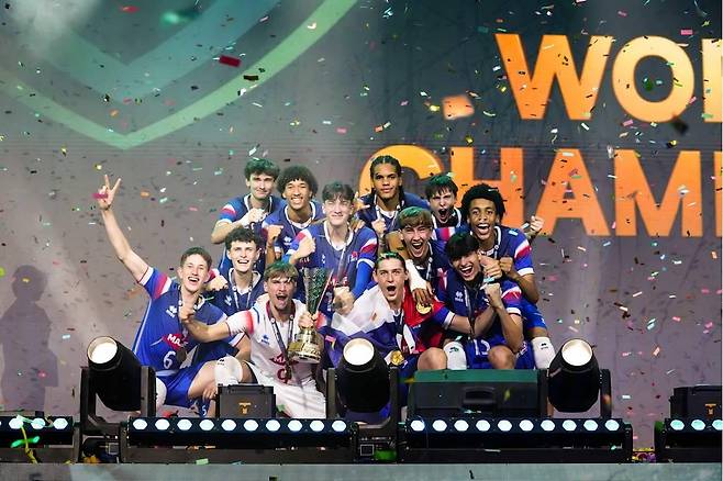 U-19 세계선수권에서 우승한 프랑스 U-19 남자배구 대표팀 [FIVB 홈피 캡처. 재판매 및 DB 금지]