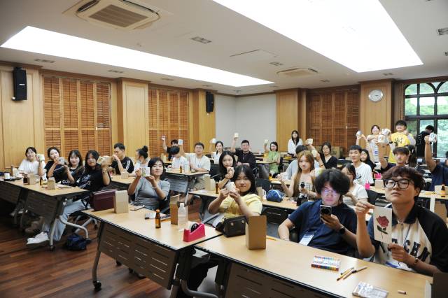 계명대는 외국인 학생을 대상으로 특별한 문화체험 프로그램을 진행중이다. 예비 유학생 Bridge to Keimyung 프로그램 참가 학생들. 계명대 제공