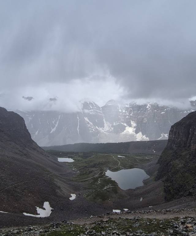 텐 픽스로 둘러싸인 센트널 패스 정상. 하태길 겸임교수 제공