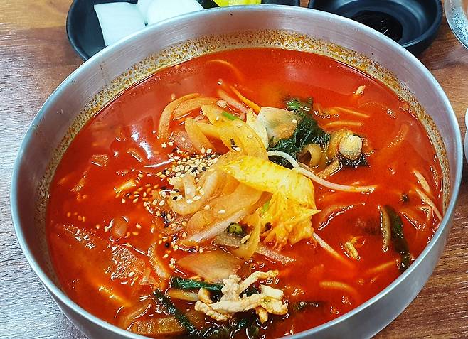 지역 맛집에서 전국 맛집으로 인지도가 높아진 울진 한 식당의 얼큰한 짬뽕.
