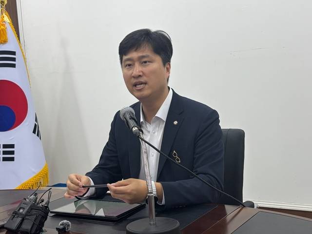 국민의힘 전당대회에서 청년최고위원에 출마한 우재준 의원 (대구 북구갑)은 5일 대구시당에서 기자간담회를 열고 발언하고 있다. 이혜림 기자