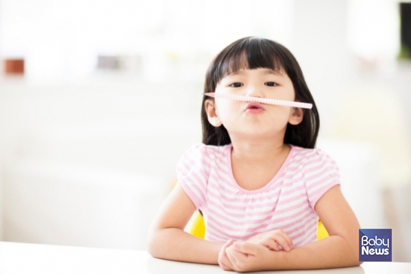 행정안전부(장관 윤호중)는 여름방학을 맞이해 자녀와 함께 활용할 수 있는 디지털 경제교육 플랫폼 '경제배움e+', 온라인 박물관 체험 플랫폼 '모두', 어린 자녀부터 어르신까지 전 세대 대상 문해력 향상을 돕는 '국가문해 교육센터'를 8월의 추천 공공서비스로 선정했다. ⓒ베이비뉴스