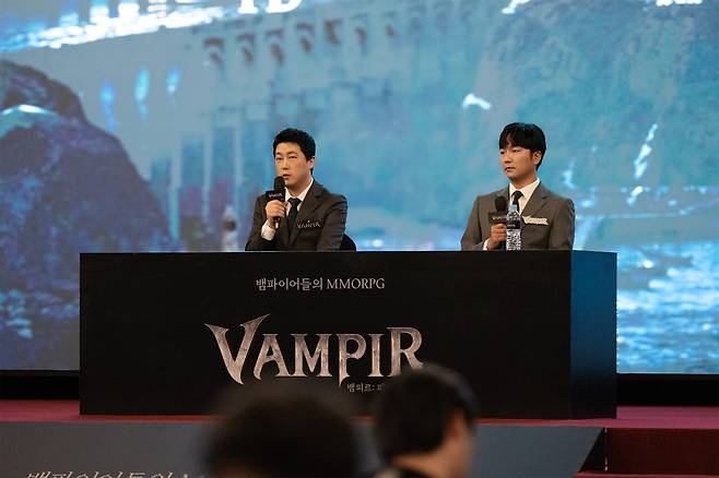 - 넷마블네오 한기현 뱀피르 총괄 PD(좌),&nbsp;넷마블 정승환 사업본부장 (넷마블 제공)