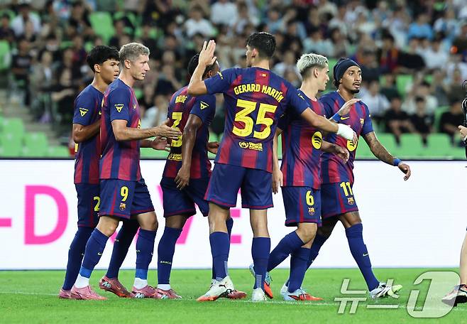 On the 4th afternoon, FC Barcelona Gavi is sharing the first half of the first half of the first half of the 2025 FC Barcelona Asia Tour Daegu FC and FC Barcelona held at Daegu Stadium in Suseong -gu, Daegu. 2025.8.4/News1 ⓒ News1 Koo Yoon -sung