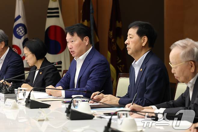 최태원 대한상공회의소 회장이 5일 오후 서울 중구 대한상공회의소에서 열린 '성장전략 TF 1차회의'에서 모두발언을 하고 있다.(공동취재) 2025.8.5/뉴스1 ⓒ News1 황기선 기자