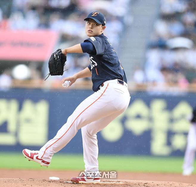 한화 선발투수 문동주가 서울 잠실구장에서 열린 2025 KBO리그 두산과 경기에서 역투하고 있다. 잠실 | 최승섭기자 thunder@sportsseoul.com