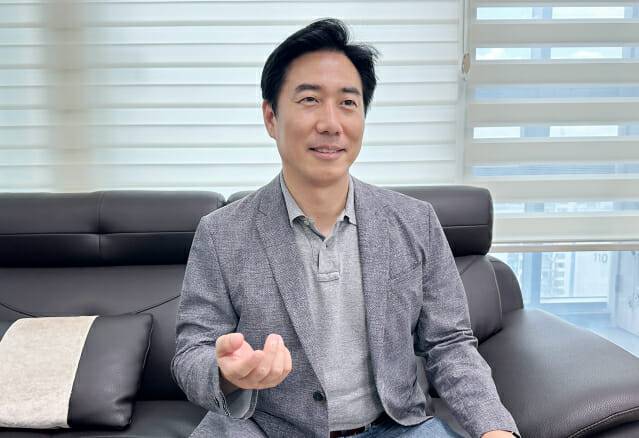 고봉수 시큐리온 대표가 지디넷코리아와 인터뷰를 하고 있다.