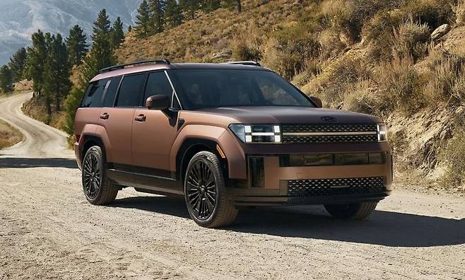 5세대 싼타페 하이브리드. 이 차에는 현대차가 최초로 핵심 설계에 참여한 하이브리드 배터리가 탑재됐다. 현대차 제공