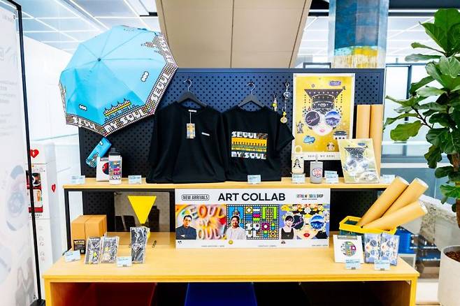 서울마이소울샵 서울관광플라자점 아트콜라보 굿즈존 디스플레이 모습. 서울관광재단