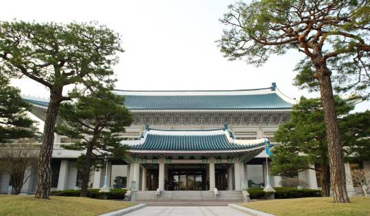 국정기획위 박수현 국가균형성장특별위원장은 5일 "세종집무실 건립을 신속 추진 과제로 선정해 조속히 설계 공모에 착수해줄 것을 정부에 제안했다"고 밝혔다. 사진은 청와대 전경. 대전일보DB
