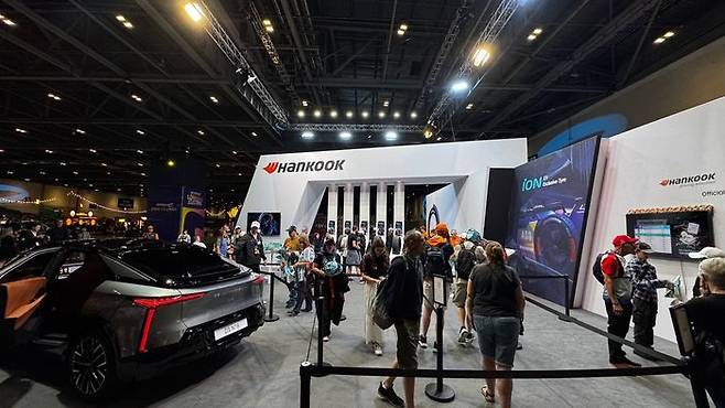 포뮬러 E 팬빌리지의 한국(Hankook) 브랜드 부스 전경ⓒ한국타이어앤테크놀로지