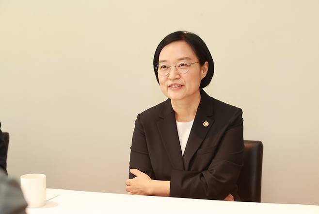 한성숙 중소벤처기업부 장관이 5일 서울 중구 달개비에서 코리아스타트업포럼 관계자들과 간담회를 하고 있다. [중소벤처기업부 제공. 재판매 및 DB 금지]