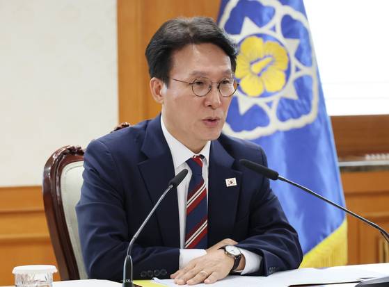 김민석 국무총리가 4일 서울 종로구 정부서울청사에서 열린 이태원 참사 추모위원회에서 모두발언을 하고 있다. 연합뉴스