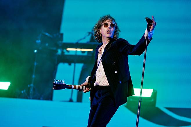 헤드라이너 벡이 3일 인천 송도동 송도달빛축제공원에서 열린 2025 인천 펜타포트 록 페스티벌에서 무대를 펼치고 있다. 인천 펜타포트 록 페스티벌 제공