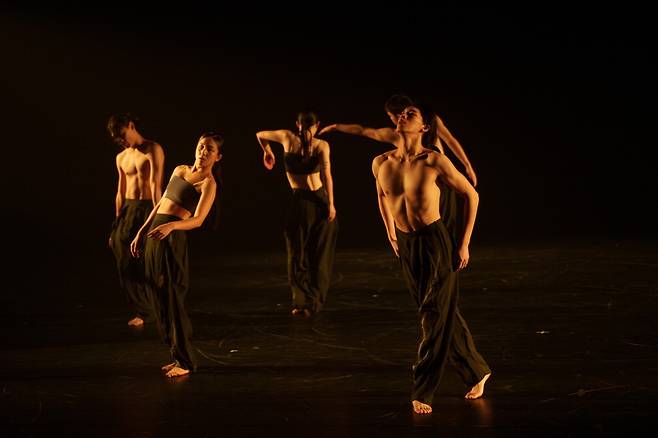 휴먼스탕스의 '시나위' 한 장면.