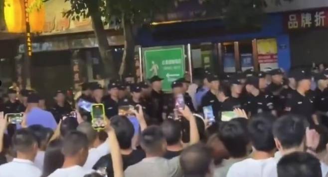 집단폭행 솜방망이 처벌에 대규모 시위 [사진출처=엑스]