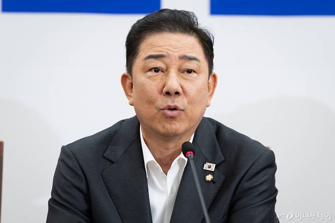 (서울=뉴스1) 유승관 기자 = 김병기 더불어민주당 원내대표가 5일 서울 여의도 국회에서 열린 원내대책회의에서 모두 발언을 하고 있다. 2025.8.5/뉴스1  Copyright (C) 뉴스1. All rights reserved. 무단 전재 및 재배포,  AI학습 이용 금지. /사진=(서울=뉴스1) 유승관 기자