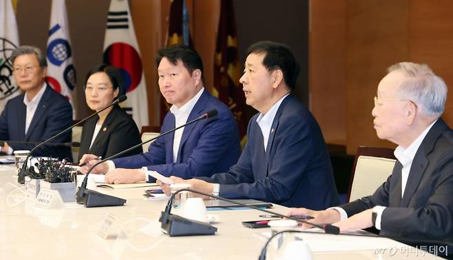 [서울=뉴시스] 황준선 기자 = 구윤철 경제부총리 겸 기획재정부 장관이 5일 오후 서울 중구 대한상공회의소에서 열린 '성장전략 TF 1차 회의'에서 발언하고 있다. (공동취재) 2025.08.05.