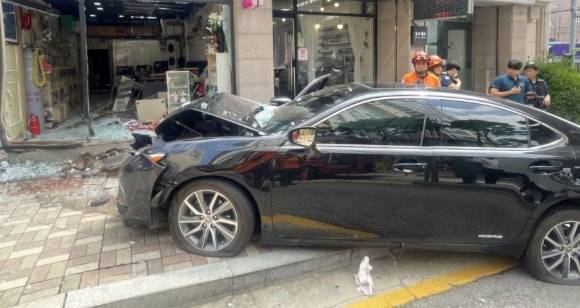 평택 상가 돌진 사고 현장. 경기도소방재난본부