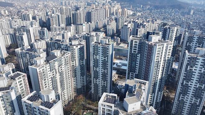 서울 서대문구 가재울뉴타운에 대장 아파트인 ‘DMC파크뷰자이’ 전경 모습. 윤병찬 PD